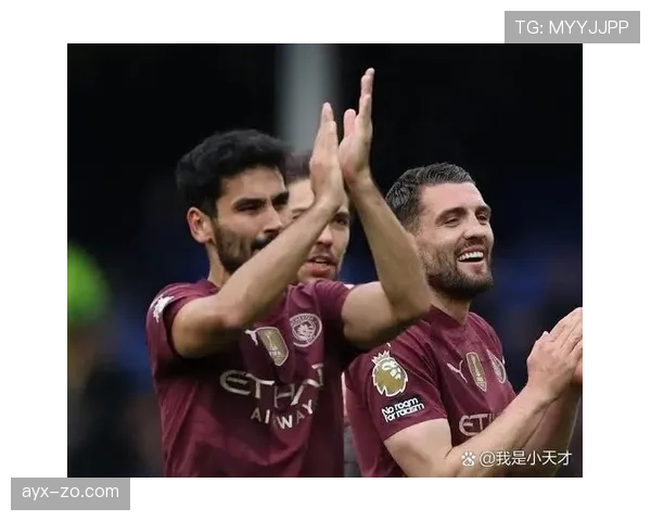 顶级前锋成转会焦点，多支豪门激烈争夺引关注