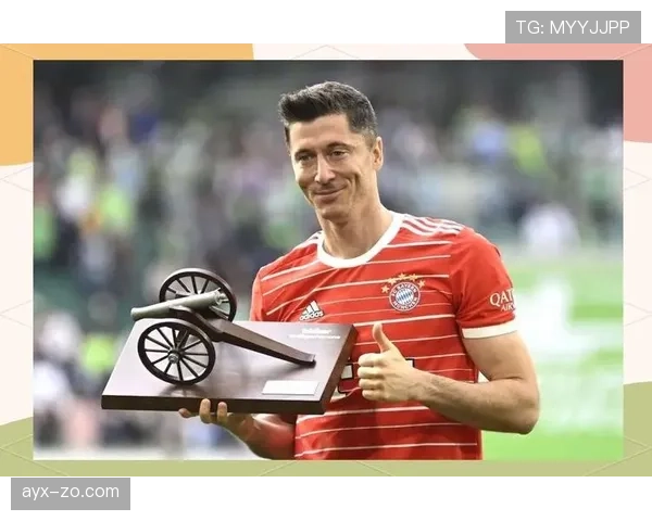 莱万多夫斯基转会费总和创纪录，足球市场表现备受关注