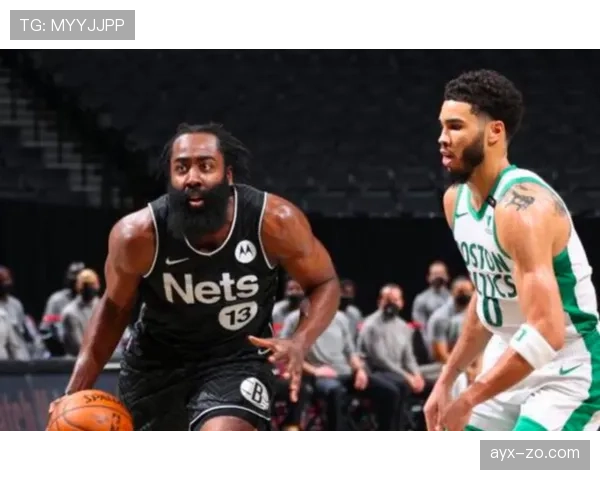 比尔·沃顿低位策应主导进攻，改变对手防守结构