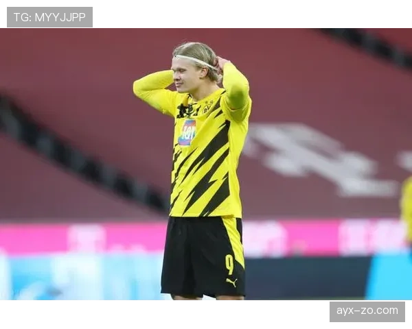 刚刷到姆巴佩在超市结账那一幕，购物车比我家年开销还豪横