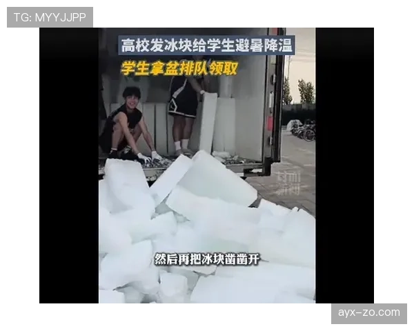 杨千霖训练完直接啃冰块降温，这自律狠人连喝水都算卡路里？